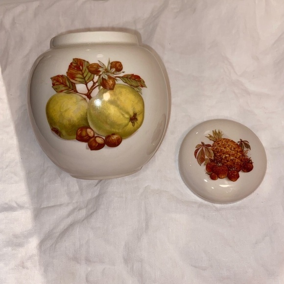 3/55$ Home Vintage Porcelain Jar with lid with apples, pear and pineapple design - Picture 8 of 12